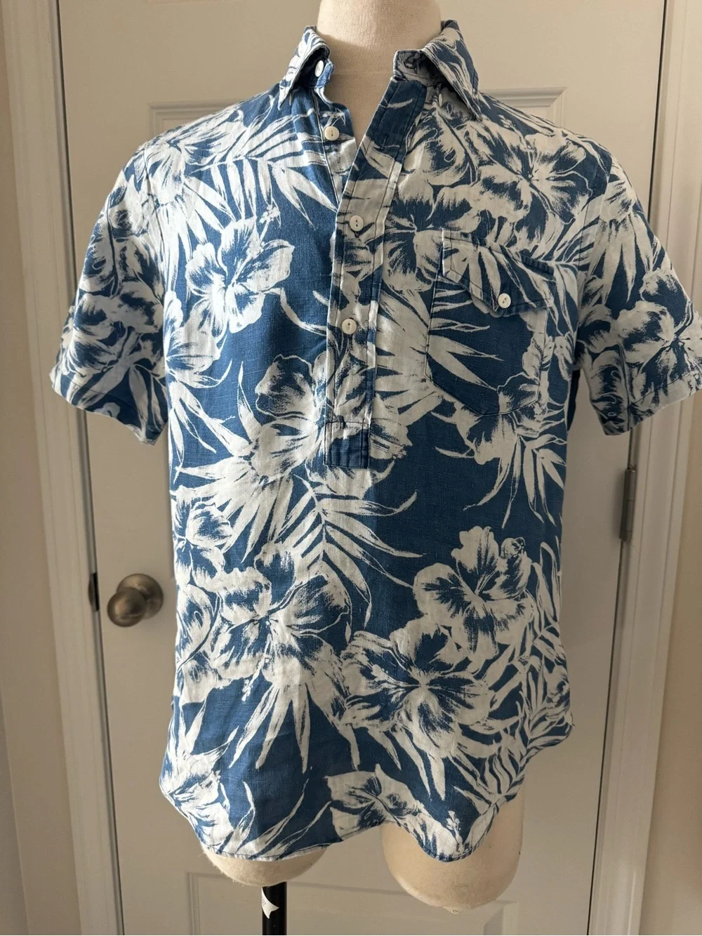 Ralph Lauren Men’s Blue & White Linen Tropical Floral Short-Sleeve Popover  Med